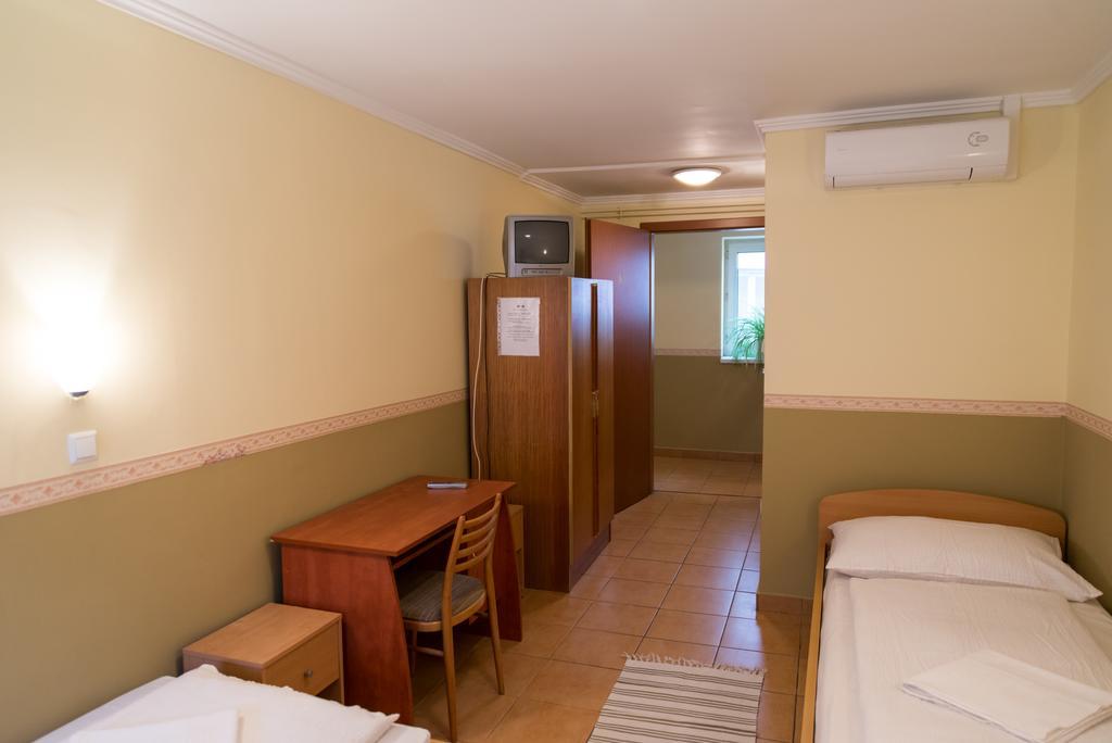 Taverna Panzio Σόπρον Εξωτερικό φωτογραφία